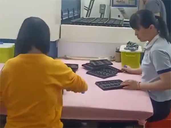 单边自动送料裁断机